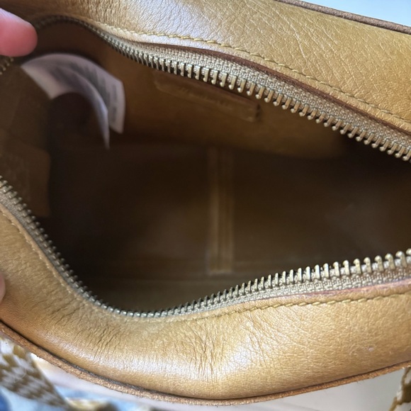 Madewell Tan Olive Leather Crossbody Bag with a Wide Camera Bag Strap Pre-loved - Picture 8 of 9